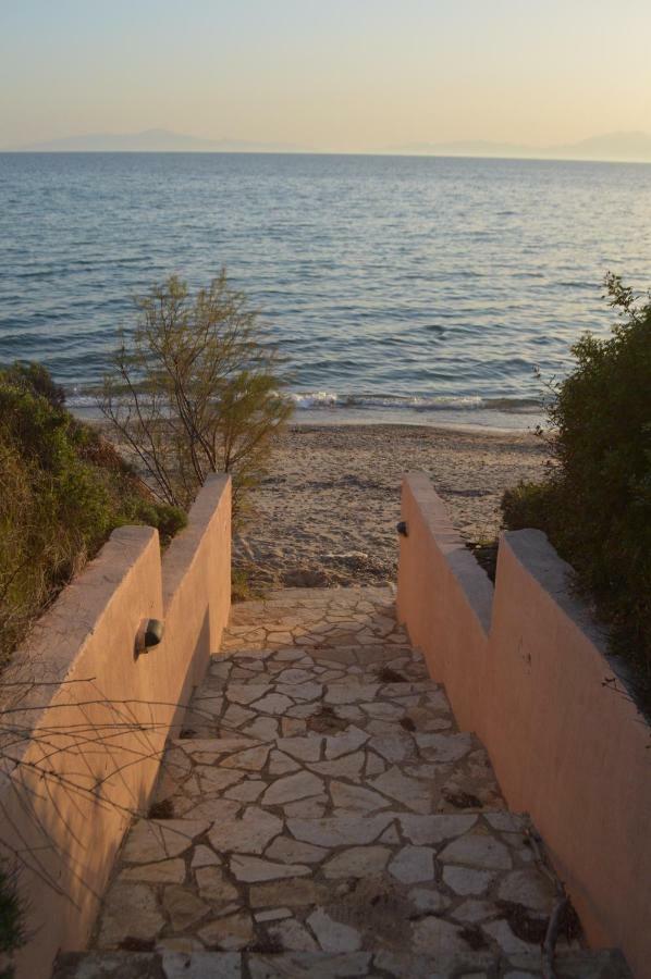 M Varkes Villa Nea Moudania Exterior photo