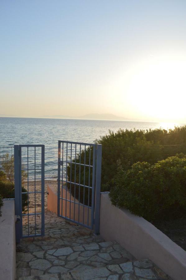 M Varkes Villa Nea Moudania Exterior photo